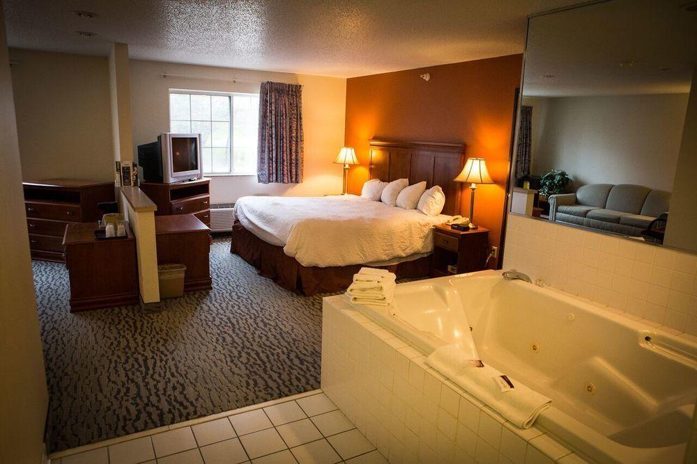 Regency Inn & Suites Anoka Exteriör bild